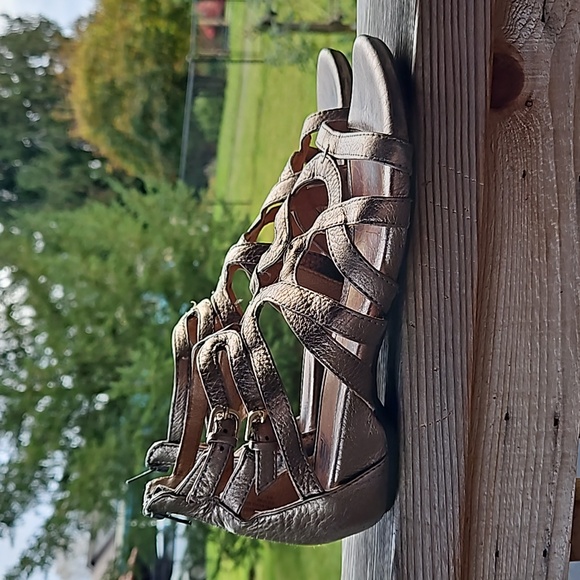 Sofft Strappy Sandals | Leather - Picture 2 of 11